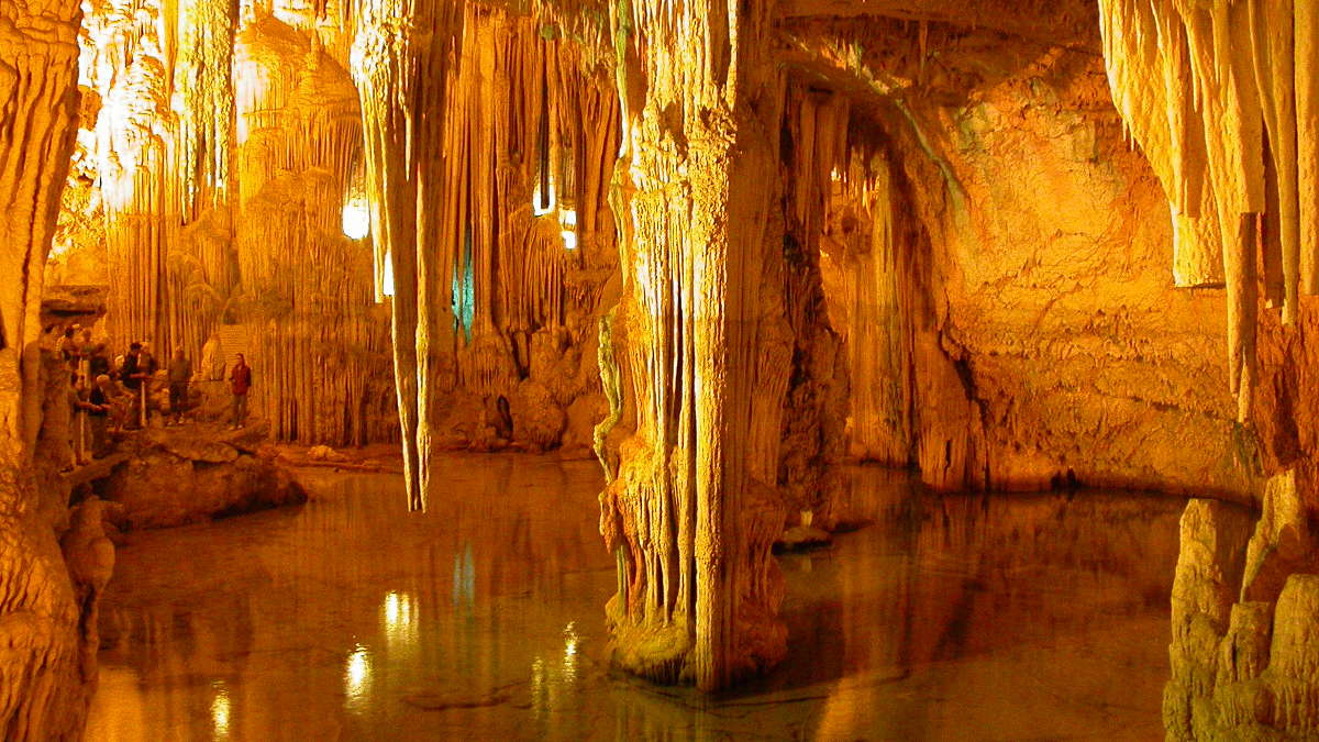Le grotte, ambienti fragili e fantastici