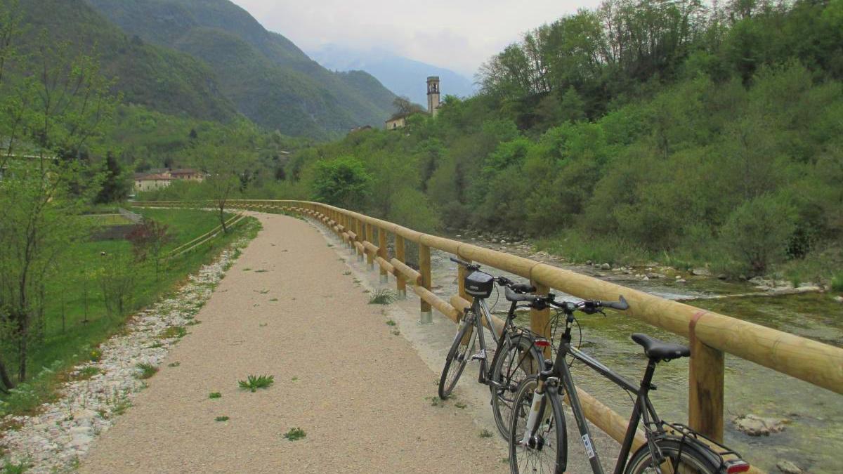 Lungo la ciclovia dell'Astico - Tour in bicicletta con trasporto e noleggio (Vicenza)